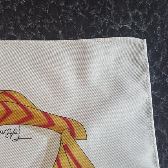TOTEME !  100% Silk Scarf With knotted Monogram (57X57CM) - Picture 9 of 10